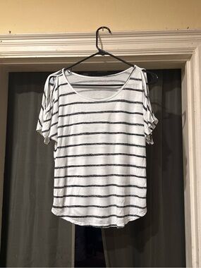 Mudd White Short-Sleeve Cold-Shoulder Striped Tee